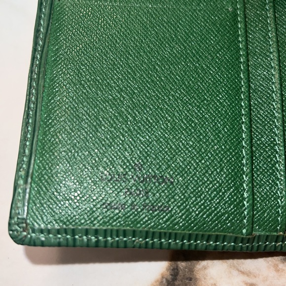 📣📣SOLD📣📣RARE LOUIS VUITTON Green Epi Leather French Purse - Picture 6 of 11